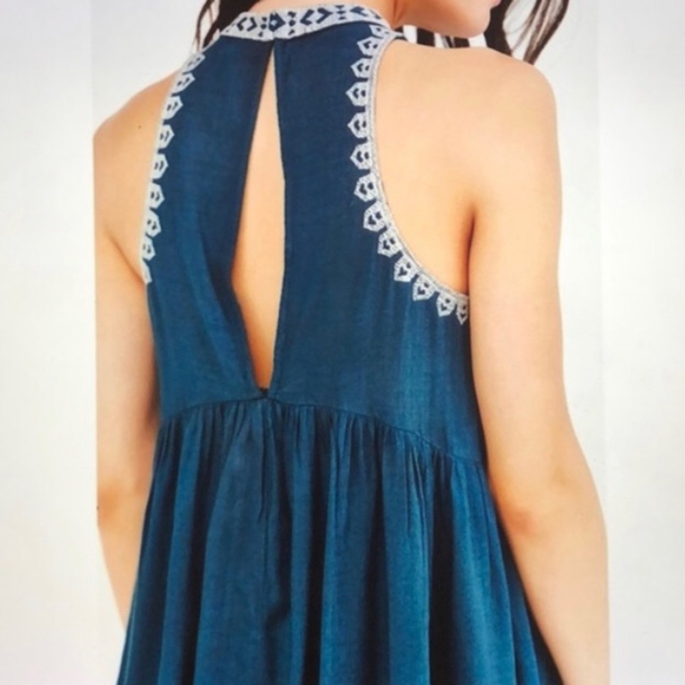 UO: Embroidered high neck Top - Picture 6 of 8